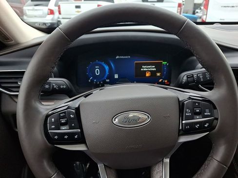 Used 2022 Ford Explorer Platinum w/ Technology Package image 21