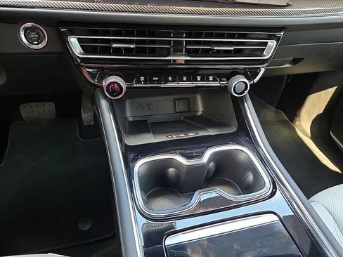 Used 2025 Chevrolet Traverse High Country FWD image 19