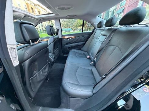Used 2009 Mercedes-Benz E 550 Sedan image 39