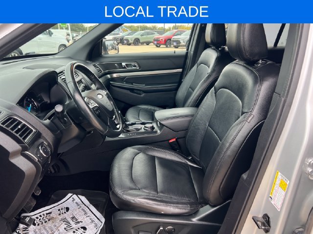 Used 2018 Ford Explorer XLT w/ Equipment Group 202A AWD/4WD image 11
