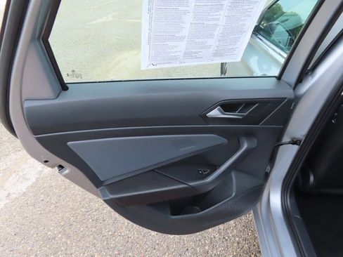 Used 2025 Volkswagen Jetta SE FWD image 29