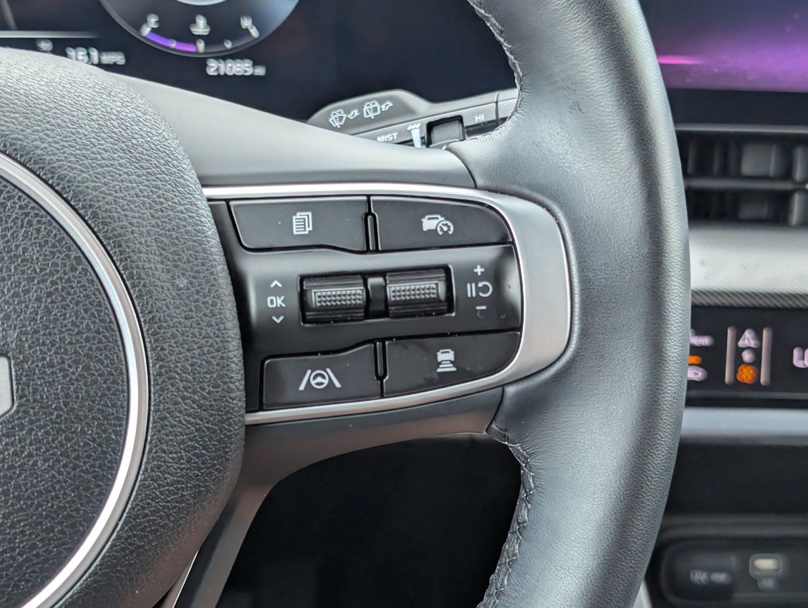 Used 2025 Kia Sportage SX FWD image 17