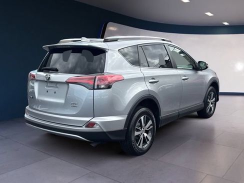 Used 2018 Toyota RAV4 XLE AWD/4WD image 5