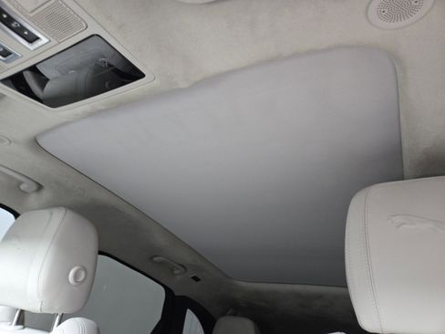 Used 2023 Jaguar F-PACE R-Dynamic S image 11