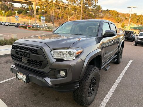 Used 2021 Toyota Tacoma SR5 RWD image 2