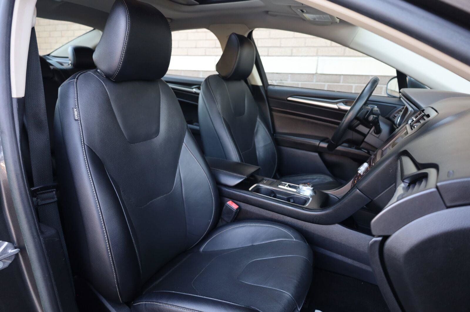 Used 2020 Ford Fusion Titanium FWD image 28