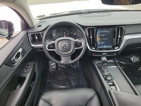 Used 2019 Volvo S60 T6 Momentum w/ Premium Package image 19