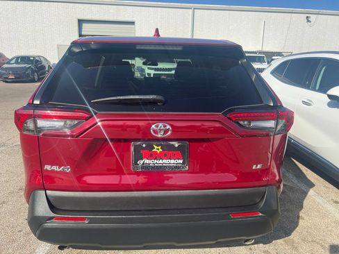 Used 2023 Toyota RAV4 LE FWD image 5