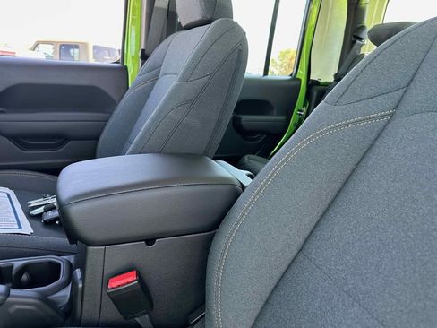 New 2025 Jeep Gladiator Sport image 16