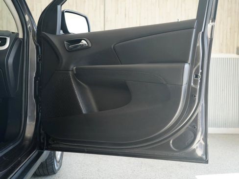 Used 2019 Dodge Journey SE FWD image 33
