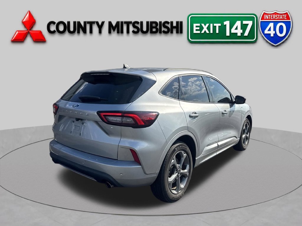 Used 2023 Ford Escape ST-Line w/ Tech Pack #1 FWD image 4