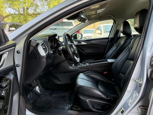 Used 2018 MAZDA MAZDA3 Touring FWD image 10