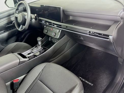 Certified 2025 Hyundai Tucson SE image 30