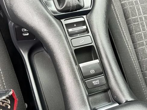 Used 2025 Honda HR-V LX image 19