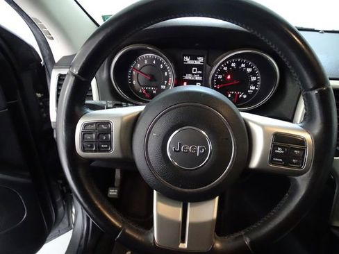 Used 2012 Jeep Grand Cherokee Laredo w/ Laredo E Group image 6