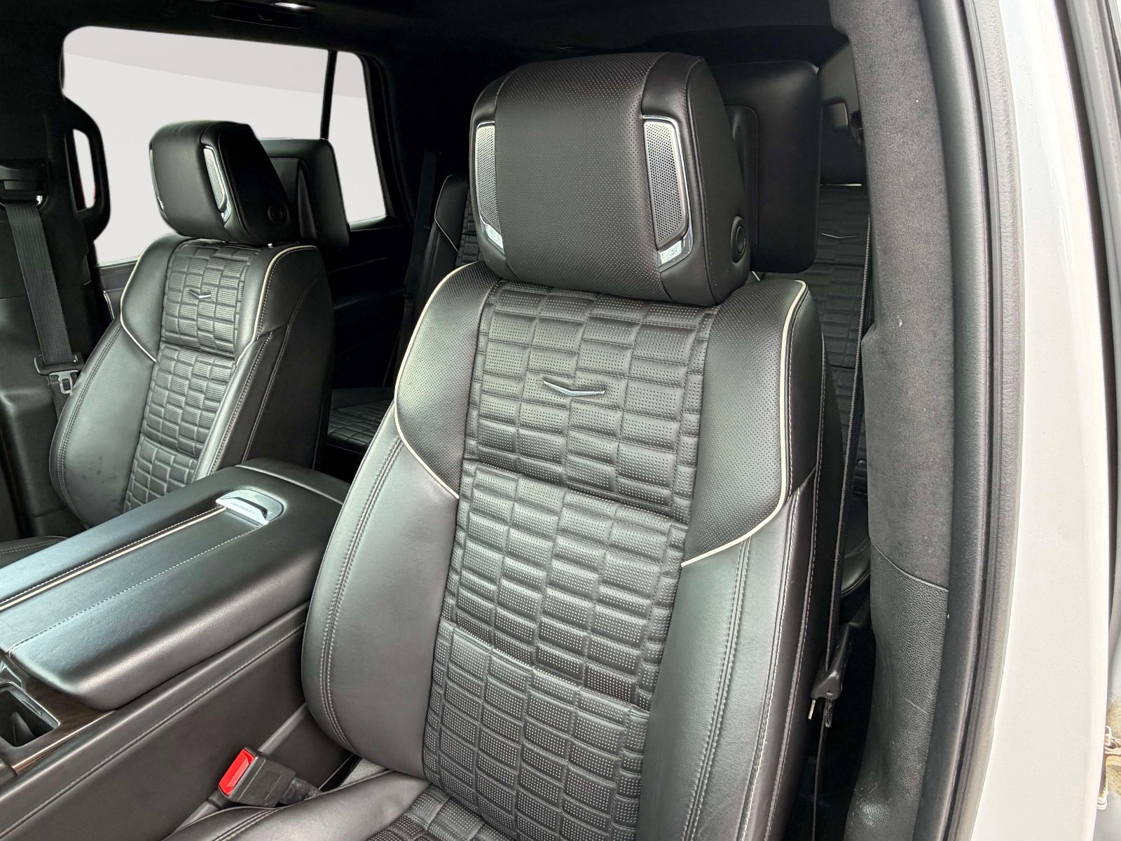 Used 2023 Cadillac Escalade Sport Platinum w/ LPO, ONYX Package AWD/4WD image 23