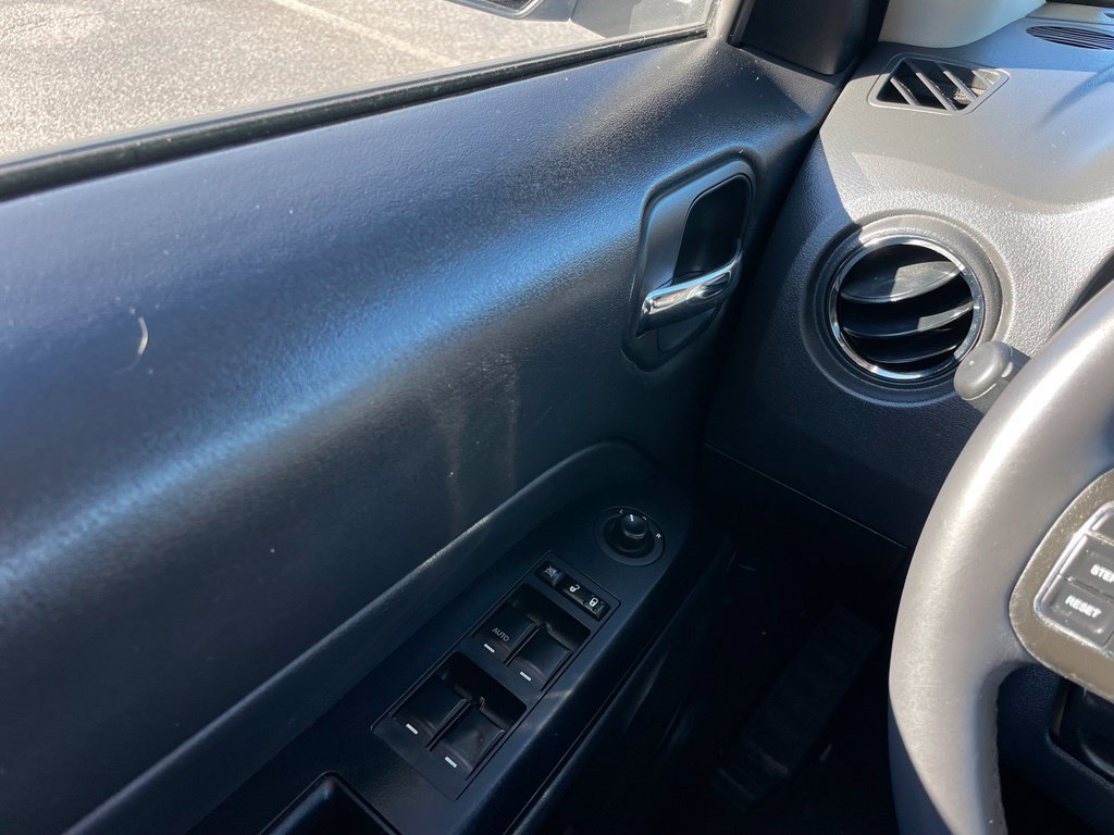 Used 2015 Jeep Patriot High Altitude FWD image 21