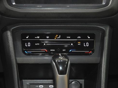 Used 2022 Volkswagen Tiguan SE AWD/4WD image 30