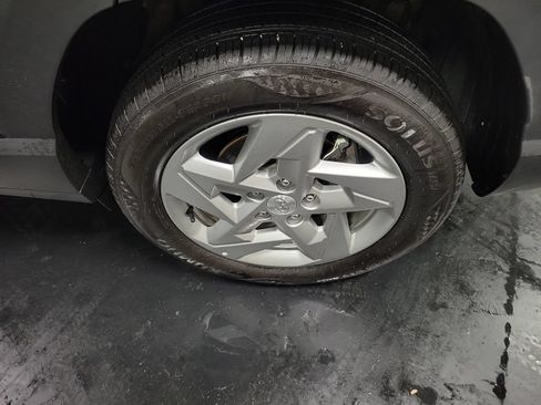 Used 2025 Hyundai Kona SE FWD image 12