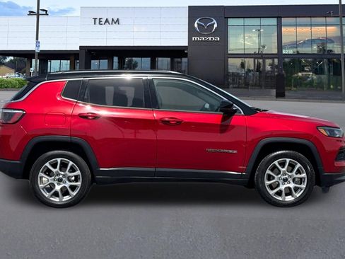 Used 2025 Jeep Compass Limited AWD/4WD image 3