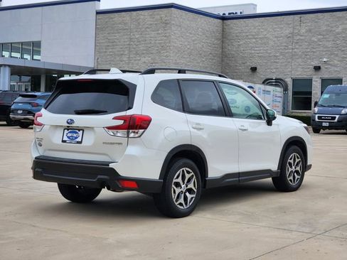 Used 2019 Subaru Forester Premium AWD/4WD image 7