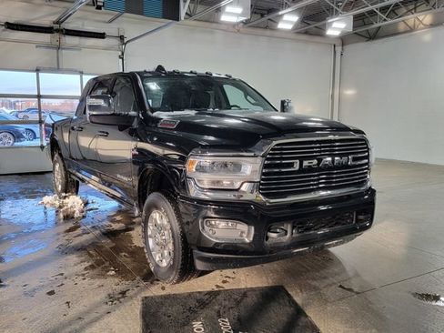 Used 2023 RAM 3500 Laramie AWD/4WD image 4