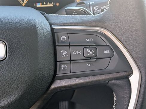 New 2025 Jeep Grand Cherokee Limited w/ Luxury Tech Group II image 21