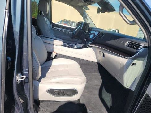 Certified 2024 Jeep Wagoneer 4WD w/ Premium Group I image 15