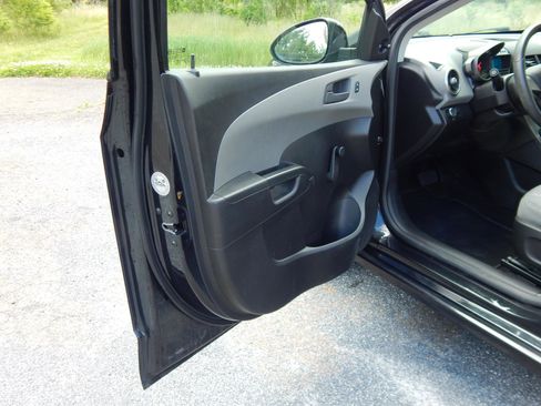 Used 2015 Chevrolet Sonic LS FWD image 9