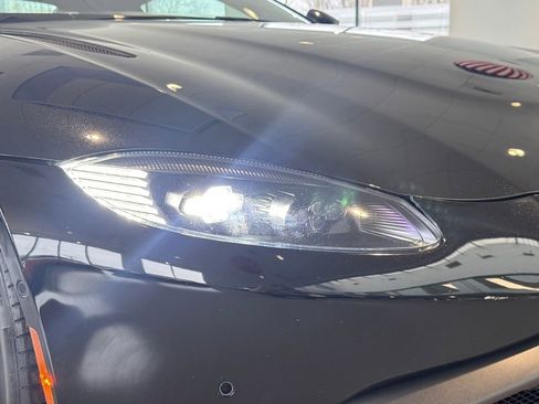 Used 2020 Aston Martin V8 Vantage Coupe image 12