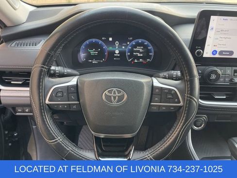Used 2025 Toyota Grand Highlander AWD image 11