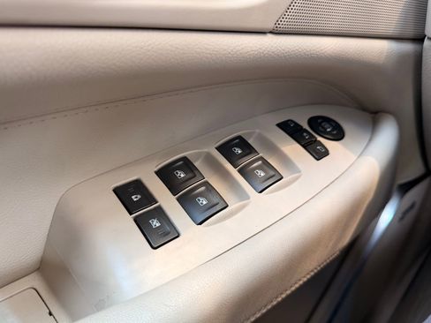 Used 2019 Cadillac Escalade Premium Luxury image 22