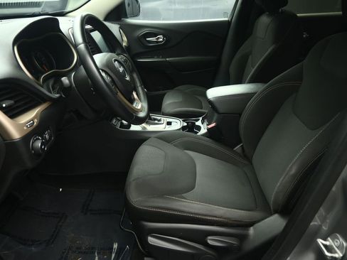 Used 2016 Jeep Cherokee Latitude AWD/4WD image 36