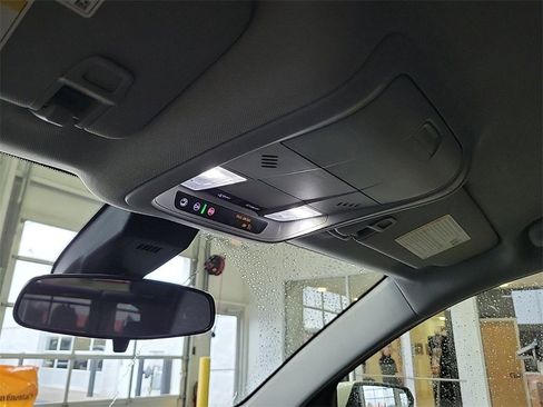 Used 2023 Chevrolet Equinox LT image 32