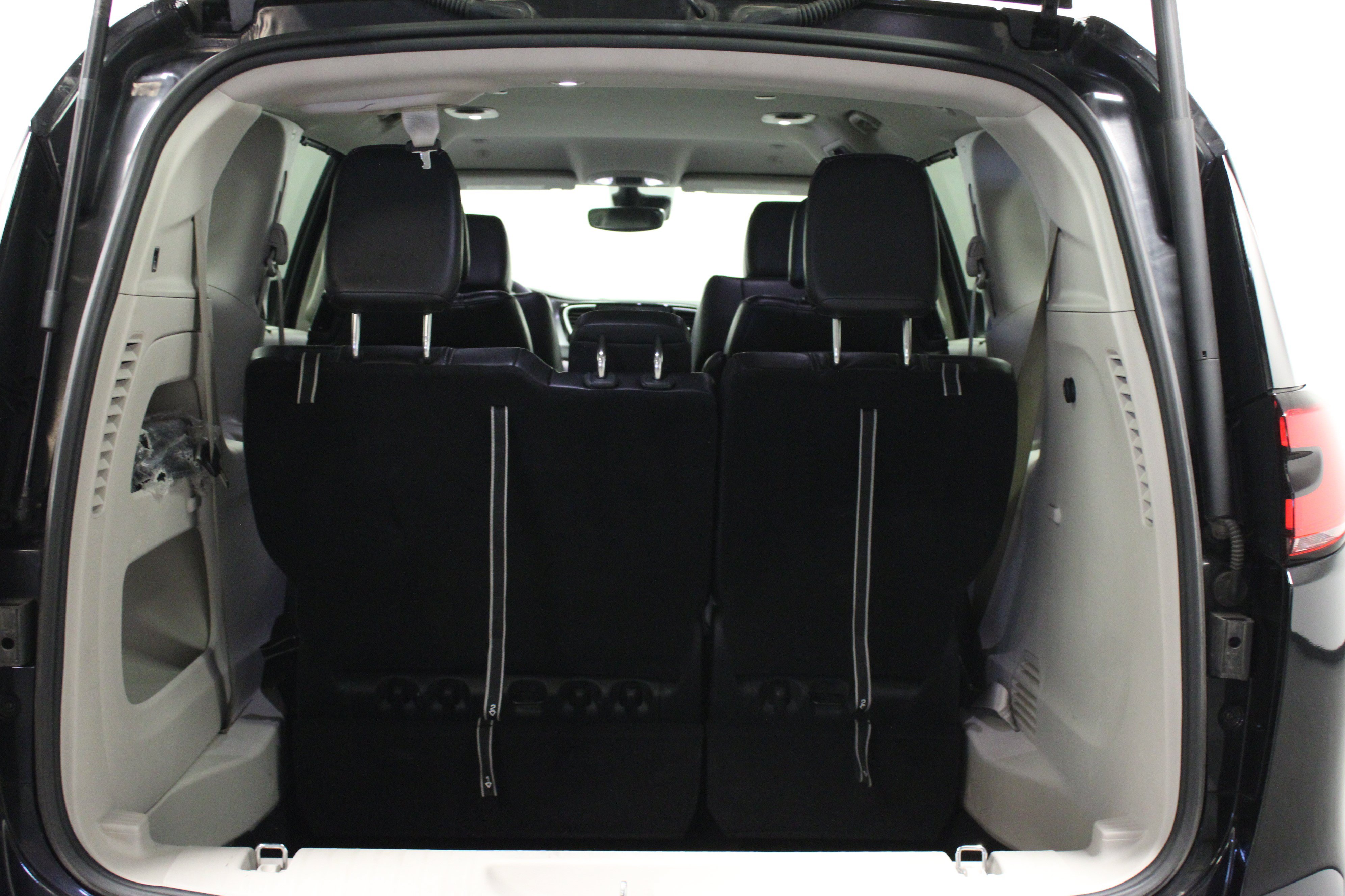 Used 2023 Chrysler Pacifica Touring-L FWD image 15