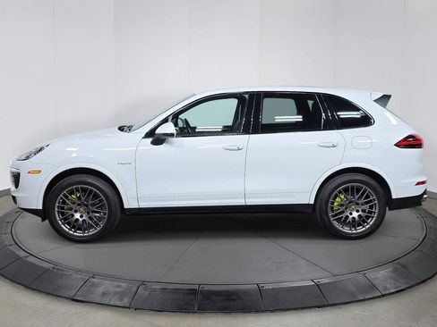 Used 2017 Porsche Cayenne S Platinum AWD/4WD image 2