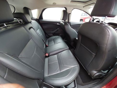 Used 2017 Ford Focus Titanium w/ Titanium Technology Package FWD image 13