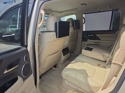 Used 2017 Lexus LX 570 4WD w/ Luxury Package image 13