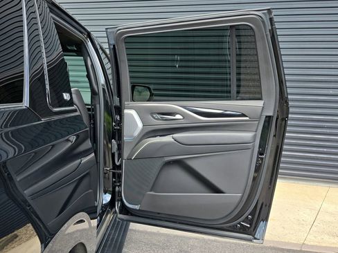 Used 2023 Cadillac Escalade ESV V AWD/4WD image 24