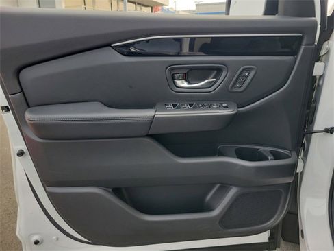 Certified 2024 Honda Pilot Touring image 21
