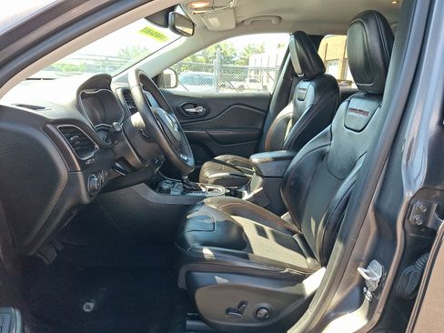 Used 2022 Jeep Cherokee Trailhawk w/ Comfort/Convenience Group AWD/4WD image 14