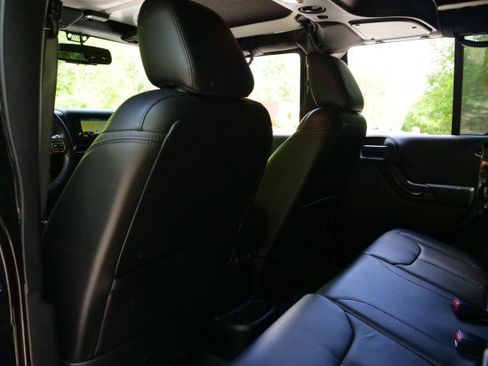 Used 2015 Jeep Wrangler Unlimited Sahara image 21