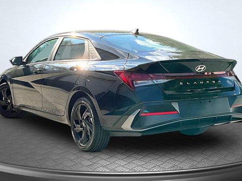 Used 2026 Hyundai Elantra SEL Sport Premium w/ Cargo Package FWD image 4