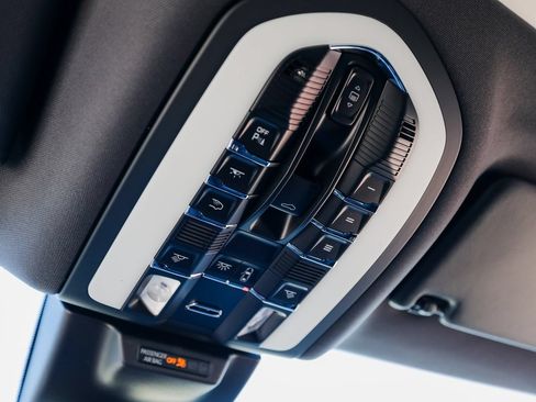 Certified 2026 Porsche Macan Turbo AWD/4WD image 21