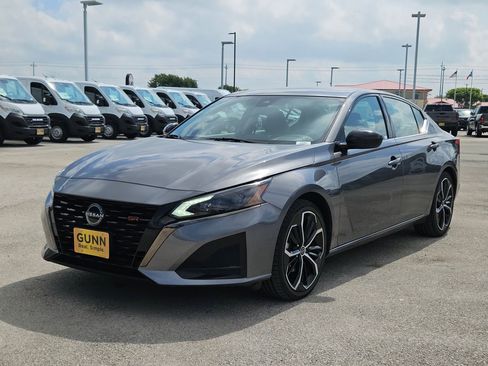 Used 2024 Nissan Altima 2.5 SR FWD image 7