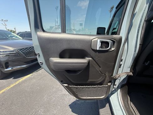 Used 2024 Jeep Gladiator Mojave w/ Convenience Group AWD/4WD image 19