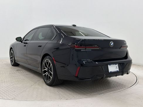 Used 2023 BMW 740i w/ Parking Assistance Package RWD image 3