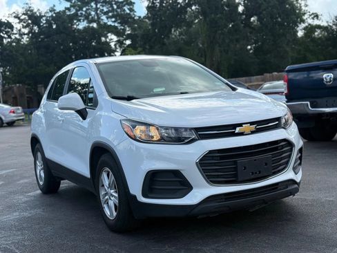 Used 2021 Chevrolet Trax LS FWD image 2