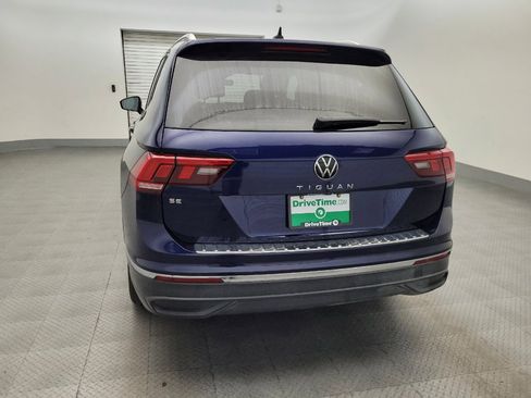 Used 2022 Volkswagen Tiguan SE w/ Panoramic Sunroof Package FWD image 6