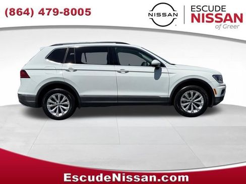 Used 2018 Volkswagen Tiguan SE image 2
